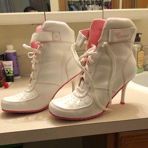 Ankle boots look like tennis shoes